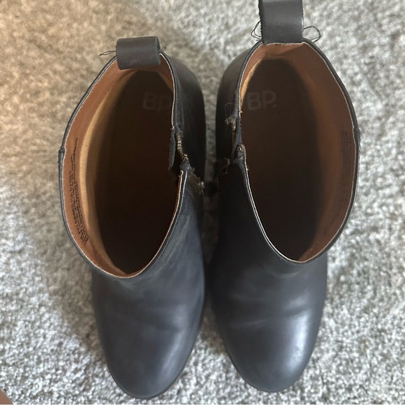 Black leather booties - Picture 5 of 8